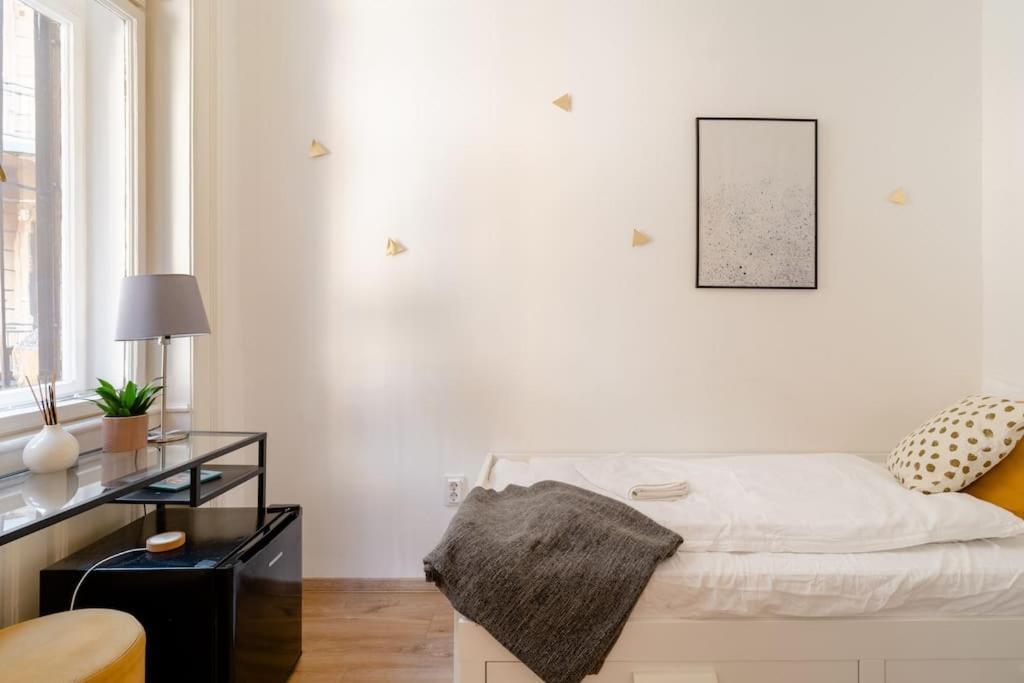 Апартаменти Lovely Flat In The Heart Of Будапешт